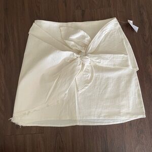 NWT white linen tie skirt women’s size large. White skirt, bride outfit